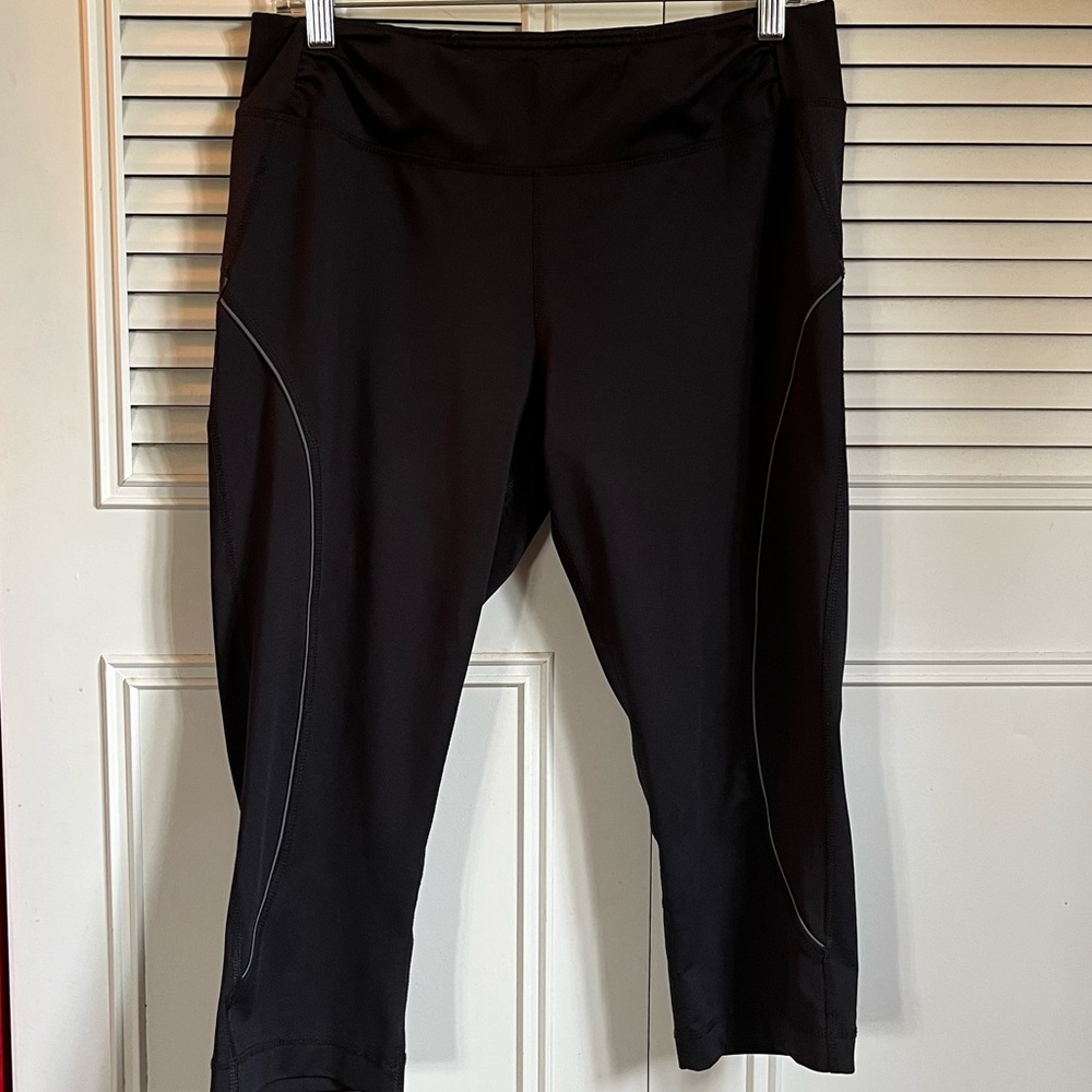 Tek Gear Black Capri Leggings Sz M